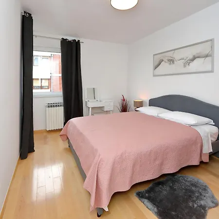 Tea Maraska Apartment